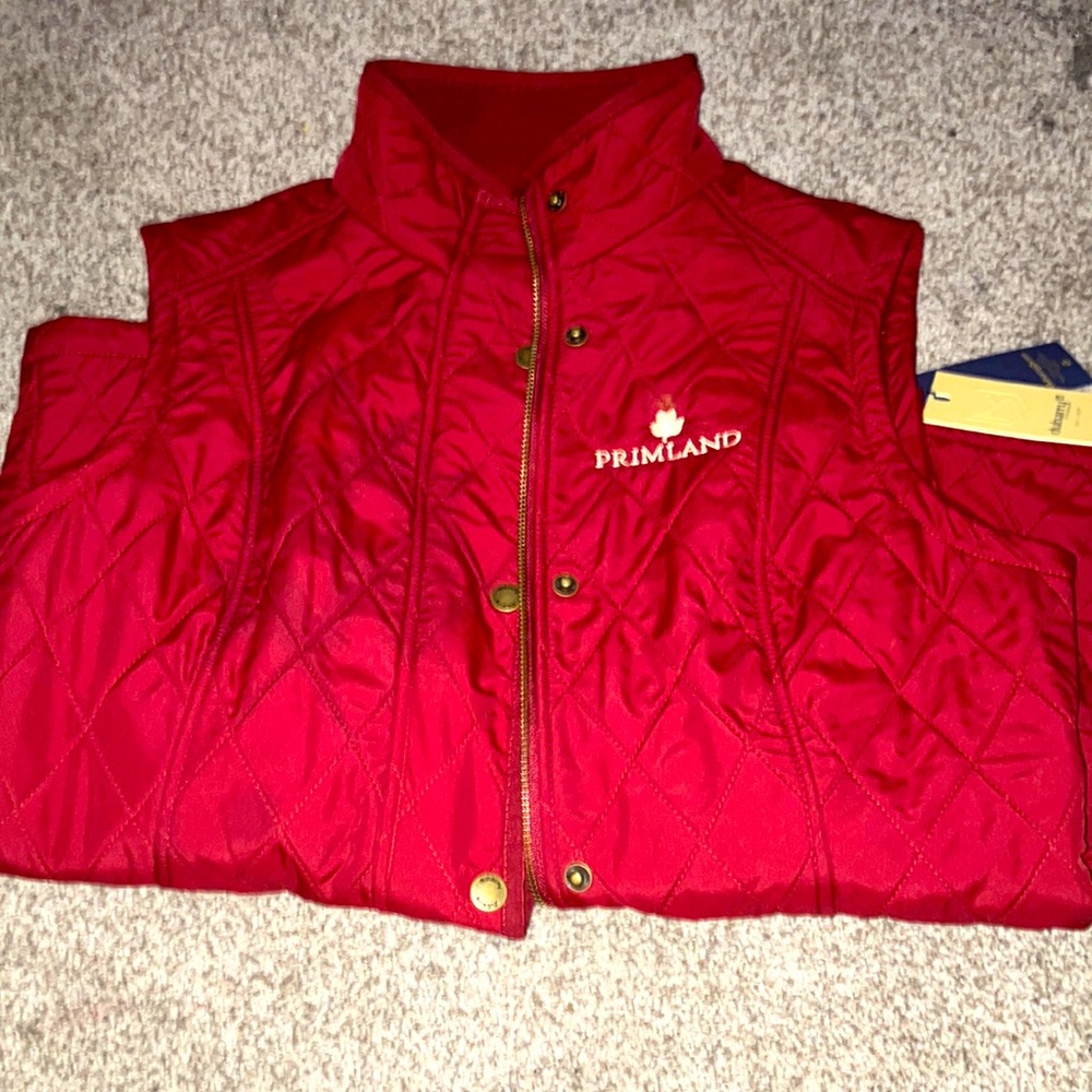 Brand new , I buy and resell I’m only asking for 115$ I will negotiate.